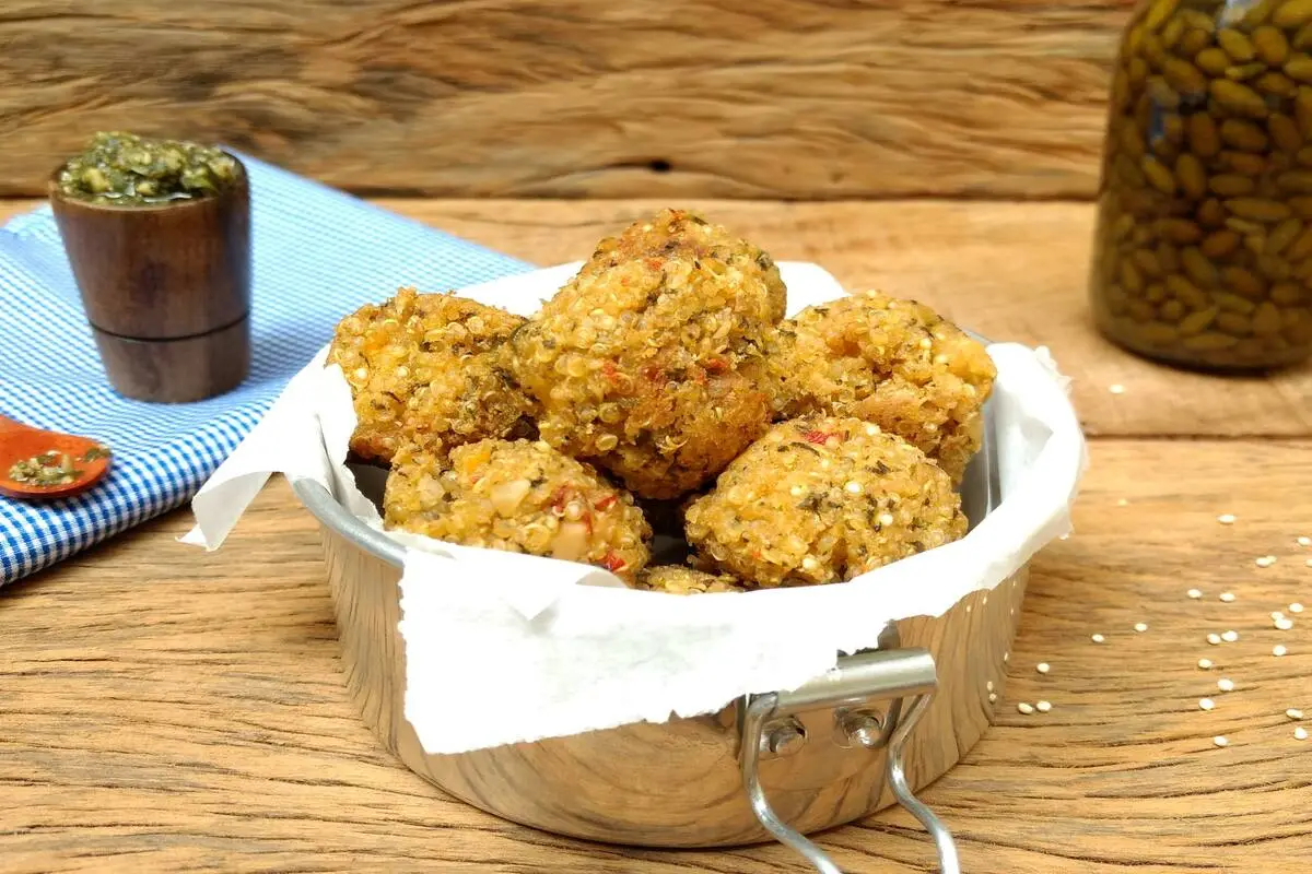 Receita de Bolinho de quinoa recheado com queijo