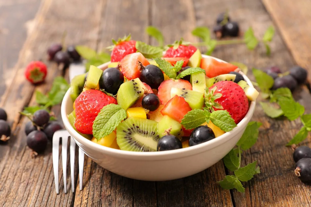 Receita de Salada de frutas refrescante com hortelã